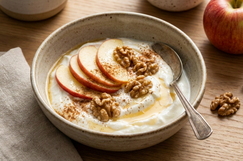 Yogur Griego (o Kéfir) con Manzana y Nueces